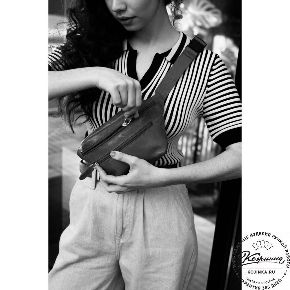 Кожаная сумка на пояс "Бритни" (синий крокодил)